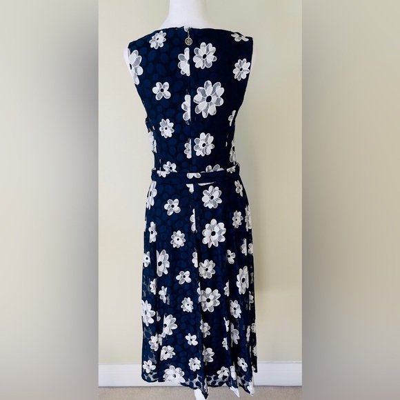 Tommy Hilfiger EUC Daisy Lace Floral Navy and White Belted Sleeveless Midi Dress - Picture 5 of 11